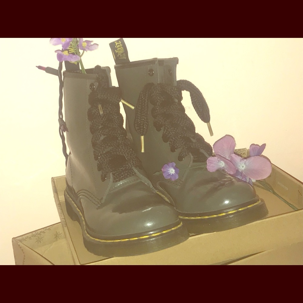 Size 6.5-7 women’s Authentic Doc Martens